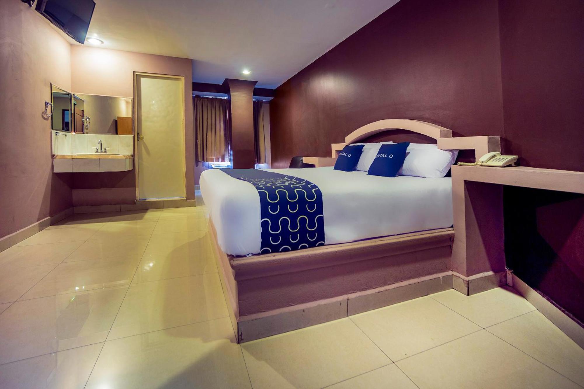 Capital O Hotel Diro, Монтеррей Экстерьер фото