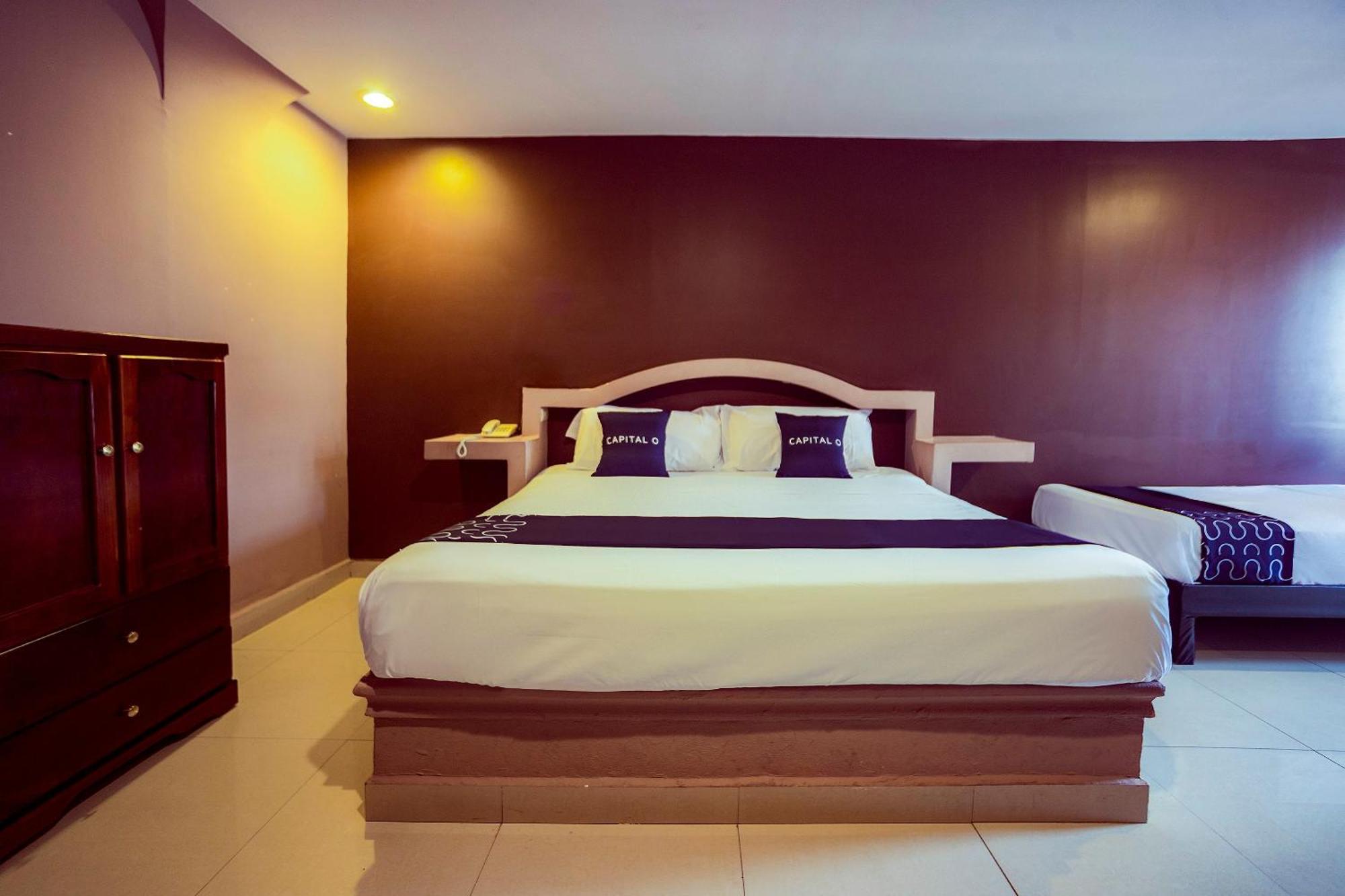 Capital O Hotel Diro, Монтеррей Экстерьер фото