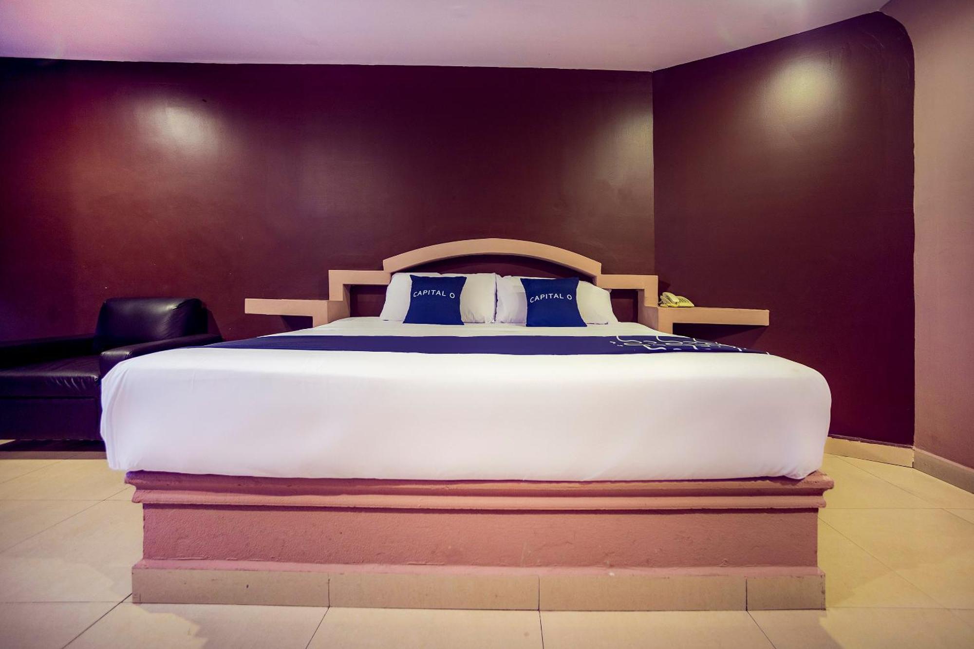 Capital O Hotel Diro, Монтеррей Экстерьер фото